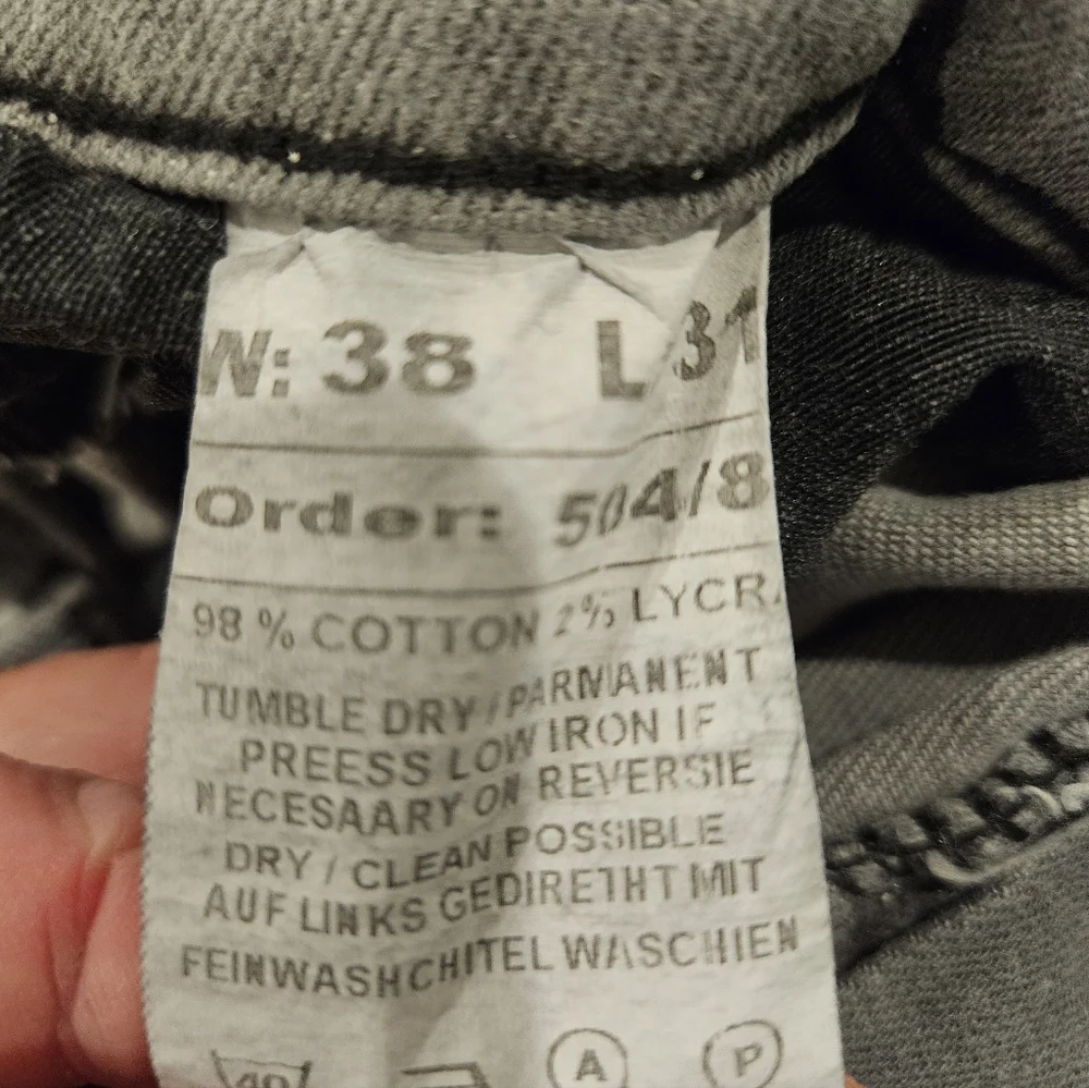 DNWR Gray Distressed Jeans with Red Accents Size 38x31 - Picture 5 of 7